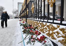 Flowers at the building of the Embassy of Kazakhstan on Chistoprudny Boulevard on the day of national mourning for those killed in the riots in Kazakhstan, which began on January 2, 2022 in the Republic.