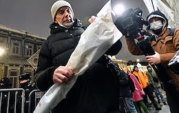 Memorial Day for Novaya Gazeta journalist Anastasia Baburova and human rights lawyer Stanislav Markelov. Laying flowers at the place of death on Prechistenka.