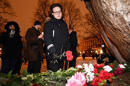 Memorial Day of Novaya Gazeta journalist Anastasia Baburova and human rights lawyer Stanislav Markelov. Laying flowers at the Solovetsky stone.