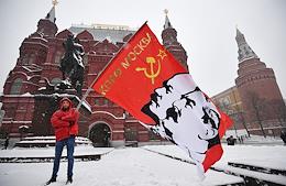 The ceremony of laying flowers and wreaths on the 98th anniversary of the death of the leader of the revolution V.I. Lenin, organized by the Central Committee and the Moscow City Committee of the Communist Party, was held at the Mausoleum on Red Square.