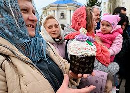 The political situation in the Donetsk People's Republic (DPR) during the period of the special military operation of the Russian Armed Forces in Ukraine. Great Saturday. The rite of consecration of Easter cakes, eggs and Easter on the eve of the Holy Resurrection of Christ.