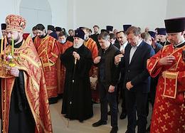 Governor of the Perm Region Dmitry Makhonin during the first church service in the building of the Transfiguration Cathedral.