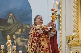 Festive Easter service in the Resurrection Smolny Cathedral.