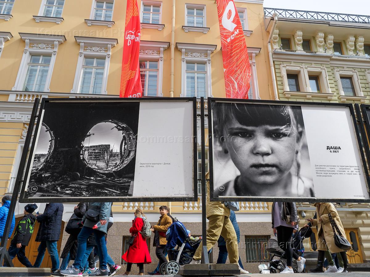 Подготовка к празднованию Дня Победы. Фотовыставка 