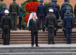 Russian President Vladimir Putin took part in the wreath-laying ceremony at the Tomb of the Unknown Soldier on the Day of Memory and Sorrow.