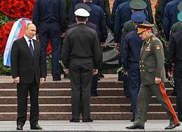 Russian President Vladimir Putin took part in the wreath-laying ceremony at the Tomb of the Unknown Soldier on the Day of Memory and Sorrow.