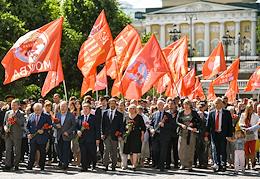 Action in memory of Soviet soldiers who fell in the battles for the freedom and independence of our Motherland, and the laying of flowers at the Memorial - the Tomb of the Unknown Soldier near the Kremlin wall. The organizers of the faction of the Communist Party.