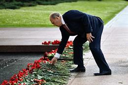 Action in memory of Soviet soldiers who fell in the battles for the freedom and independence of our Motherland, and the laying of flowers at the Memorial - the Tomb of the Unknown Soldier near the Kremlin wall. The organizers of the faction of the Communist Party.