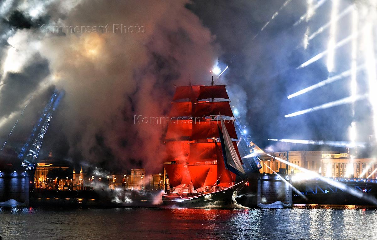 Алые паруса питер 2023. Алые паруса 2023 дата проведения. Алые паруса 2005 года. Фестиваль алые паруса в санкт-петербурге. Алые паруса 2023 в санкт-петербурге.