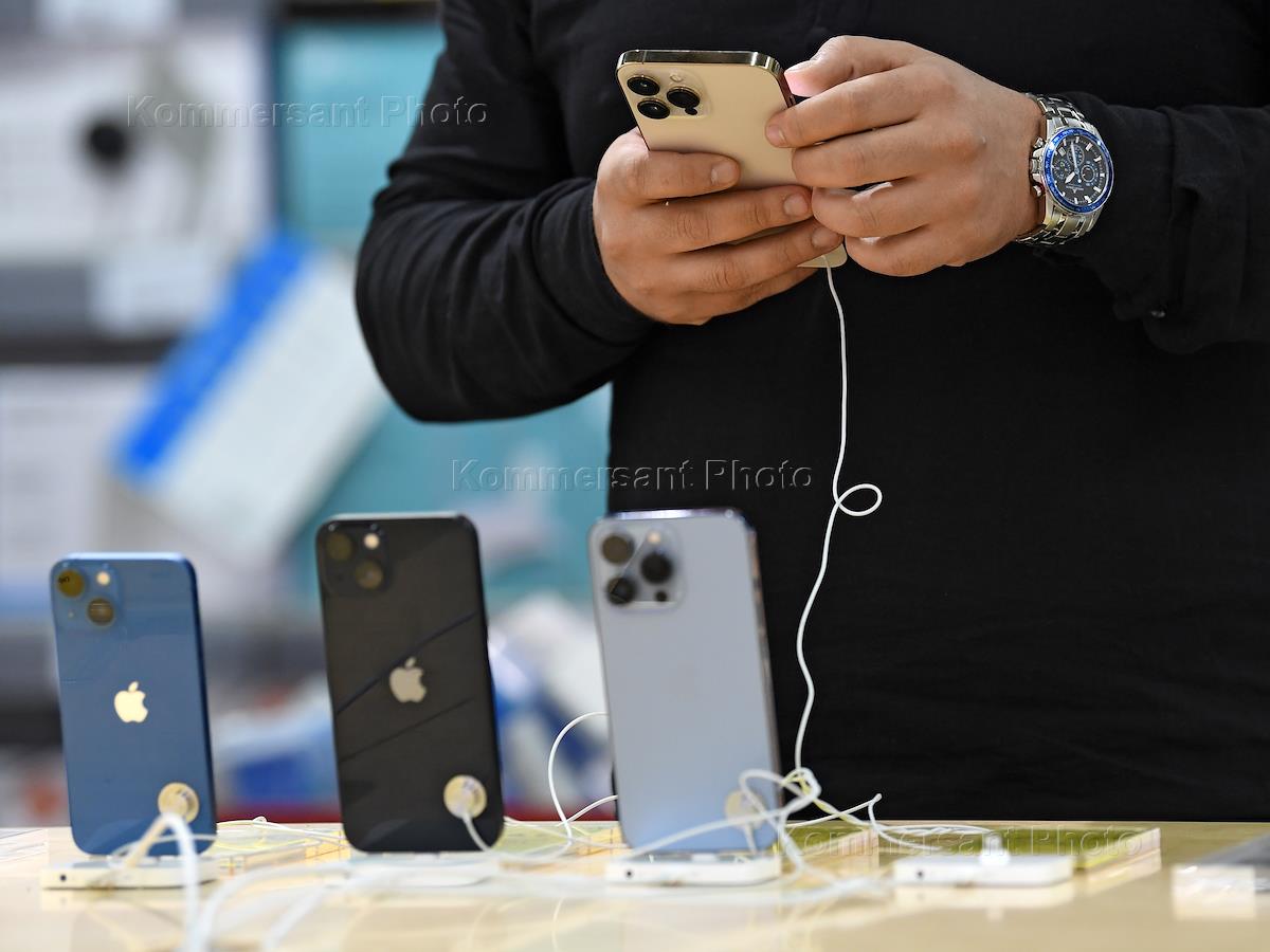 Чип зарядника айфон 8. Кража телефона. Украли айфон. Ворованные айфоны. Кража айфона.