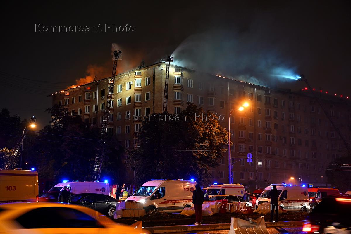 Пожар в москве на ленинском проспекте. Пожар на Ленинском проспекте. Позао на Ленинском проспекте 26 января. Пожар на Ленинском проспекте 9. Пожар на Ленинском проспекте сегодня в Москве.