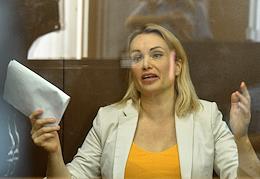 Election of a measure of restraint for the former editor of Channel One, Marina Ovsyannikova, in the Basmanny Court.