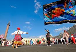 Union festival 'Round dances of Russia' on the Palace Square in St. Petersburg.