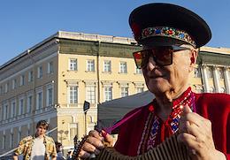 Union festival 'Round dances of Russia' on Palace Square.