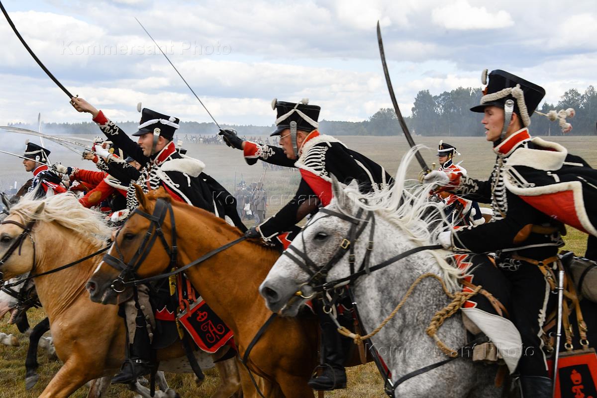 Бородинское сражение кавалерия. Бородинская битва картинки. Бородинское сражение бородино лермонтов. Бородино и ее новый. Бородино и ее новый.
