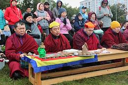 The lamas of the St. Petersburg temple of Datsan Gunzechoinei performed the Buddhist ritual Lusuud on the banks of the Bolshaya Nevka River.