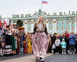 Day of the guardians of St. Petersburg on Palace Square. Defile and artistic performances, performances by artists.