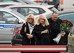 Farewell ceremony for singer Boris Moiseev at Troyekurovo funeral home. Situation at the funeral home.