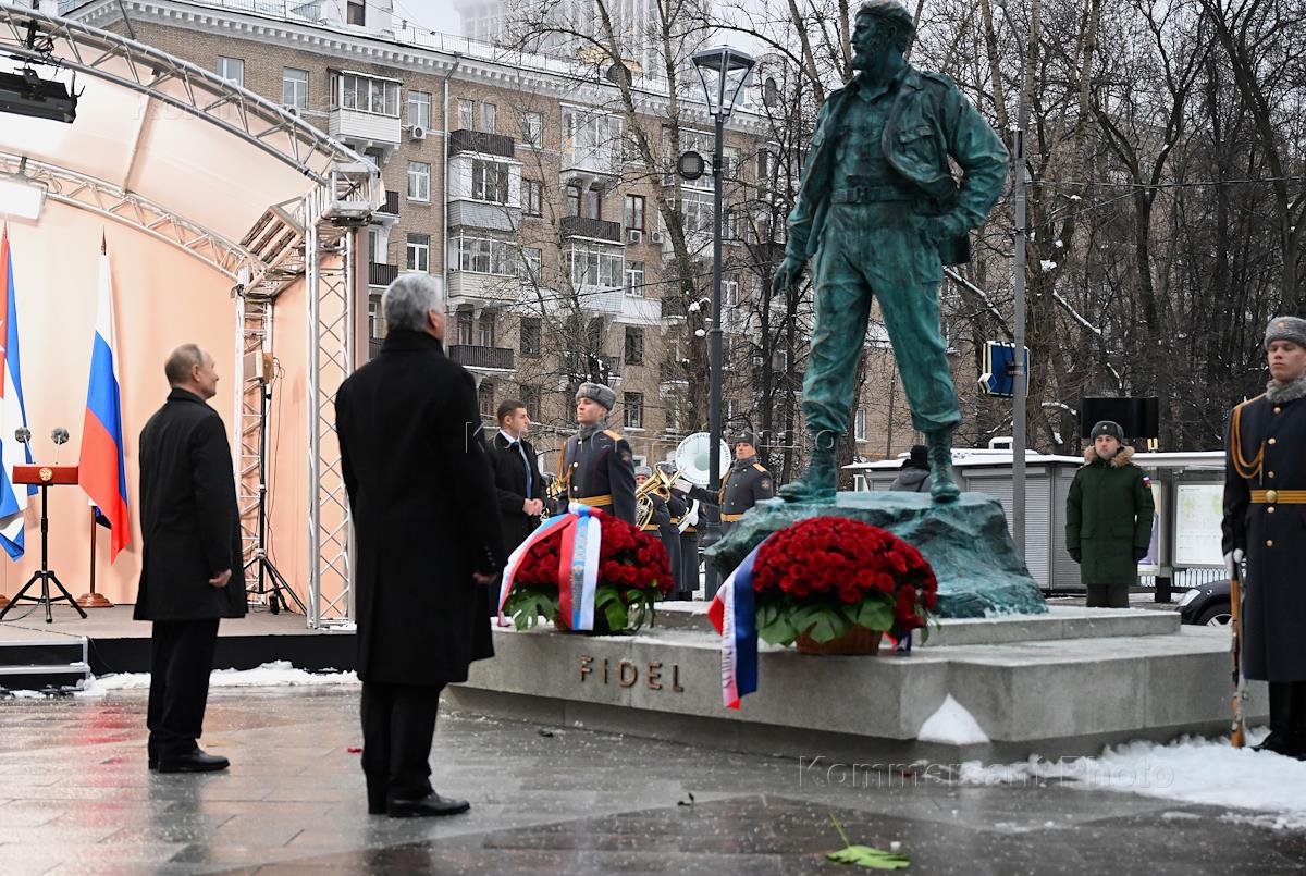 памятник фиделю кастро в москве