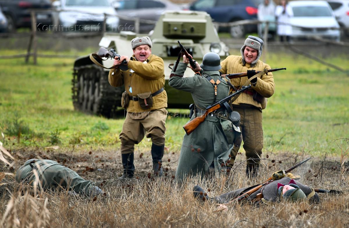 Военная реконструкция 2024. Военно-историческая реконструкция. Реконструкция военных действий. Военные сценки. Реконструкция боя.