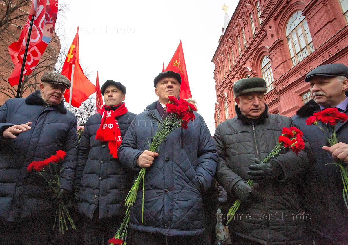 шествие ленин. ленин на красной площади. ленин 1919 год москва. празднования дня рождения зюганова. налбандян.