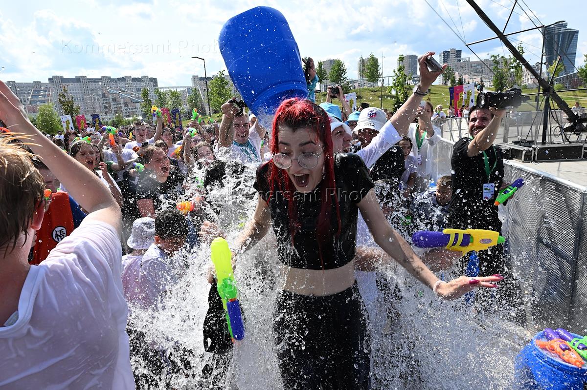 День молодежи ходынка программа. С днем молодежи. Фестиваль будущее москва. День молодежи москва 2023. Фестиваль будущее.