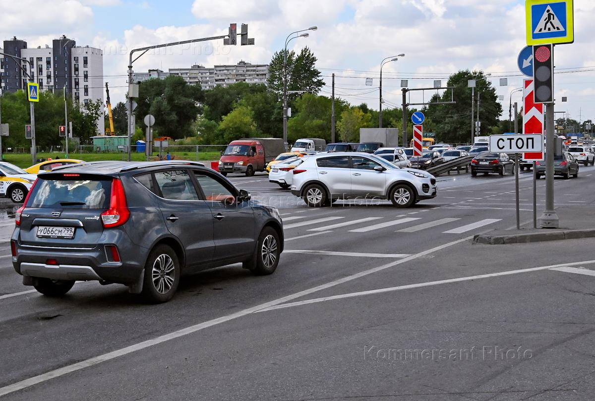 Автоплюс салтыковская дорога 15 санкт петербург фото Светофоры на перекрестке Салтыковской улицы и Косинского шоссе - Коммерсантъ Фот