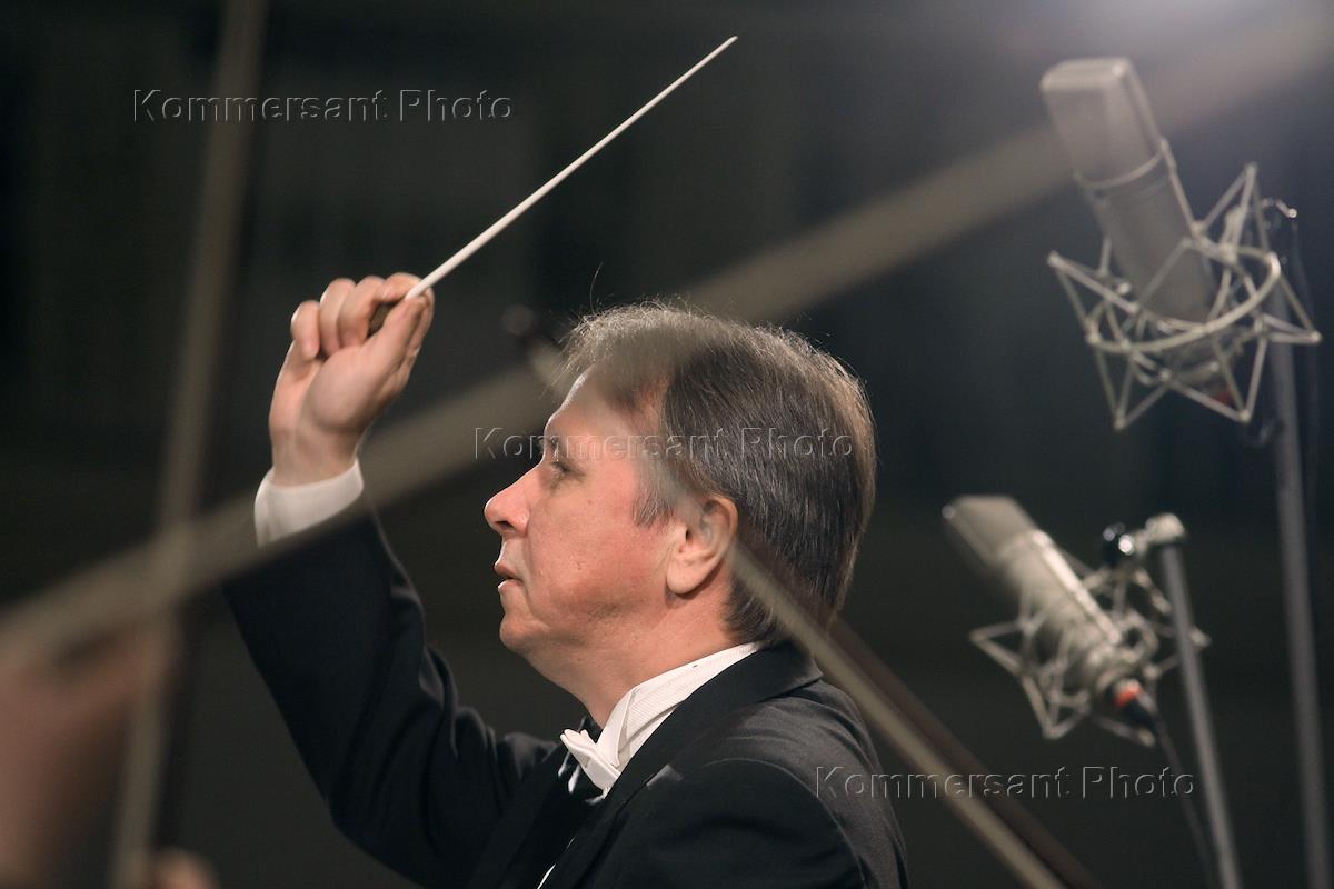 Плетнев дирижер. Михаил синькевич дирижер. Михаил плетнёв дирижёр юность. Валерий гергиев дирижер. Валерий гергиев мариинский оркестр.