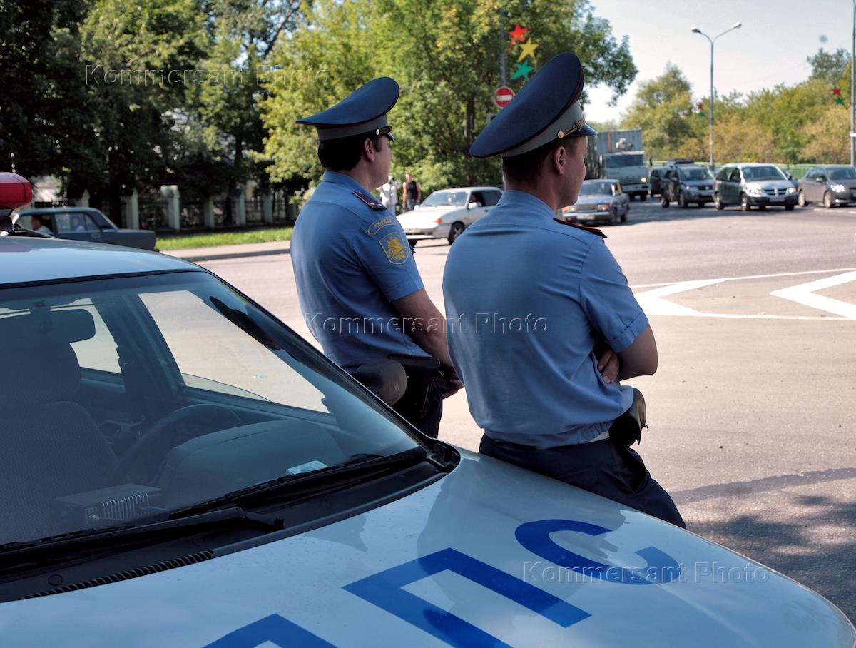 Вижу дпс. Дом Ставропольского гаишника фото. Акция сотрудников ГИБДД. Лучше таможенника только ДПС.