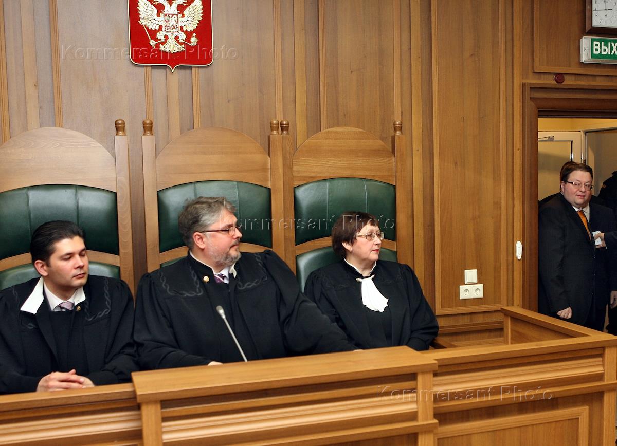 Суд против судей