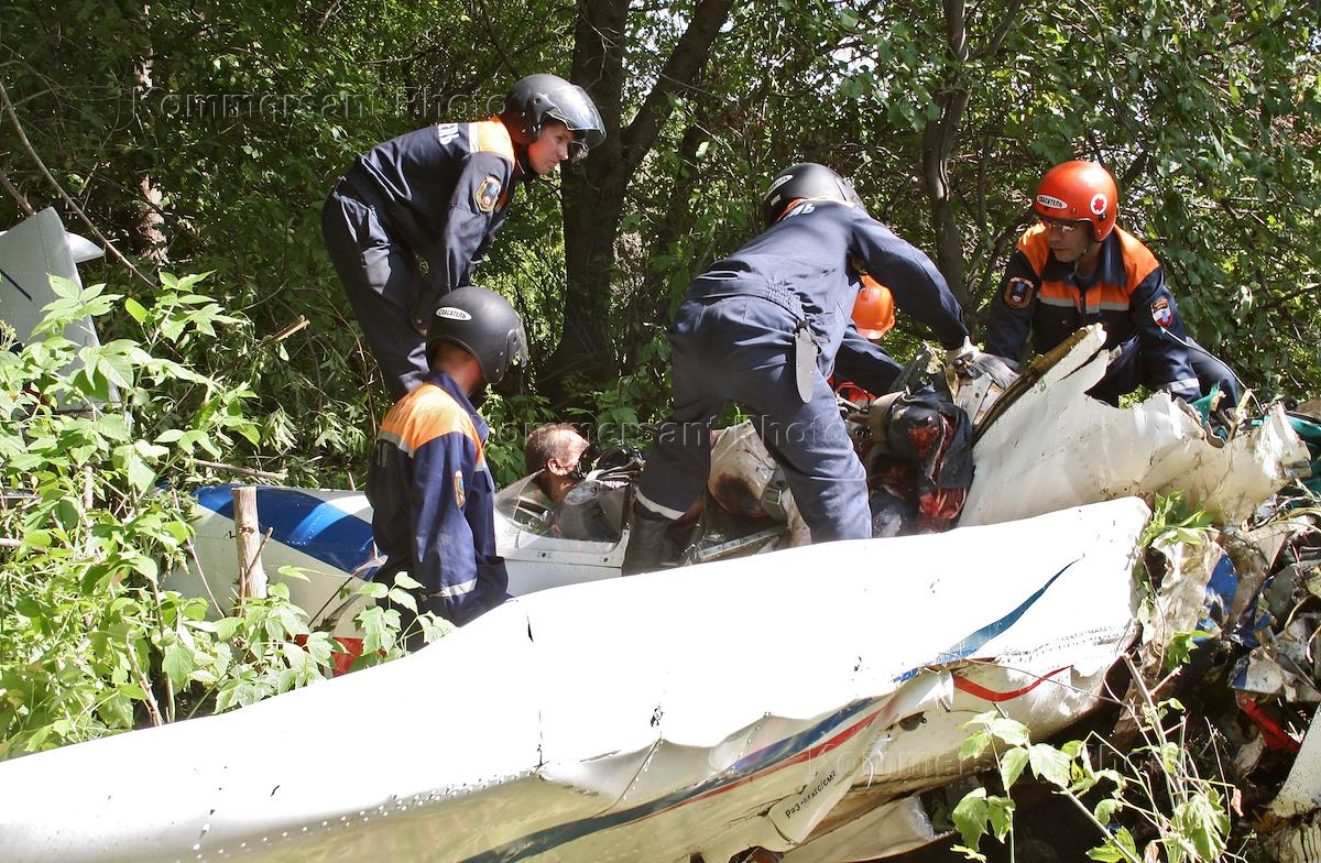 Разбился самолет со спортсменами. Авиакатастрофа в Нижневартовске. Крушение як 52 в Самарской. Катастрофа як-42 под Наровлей.