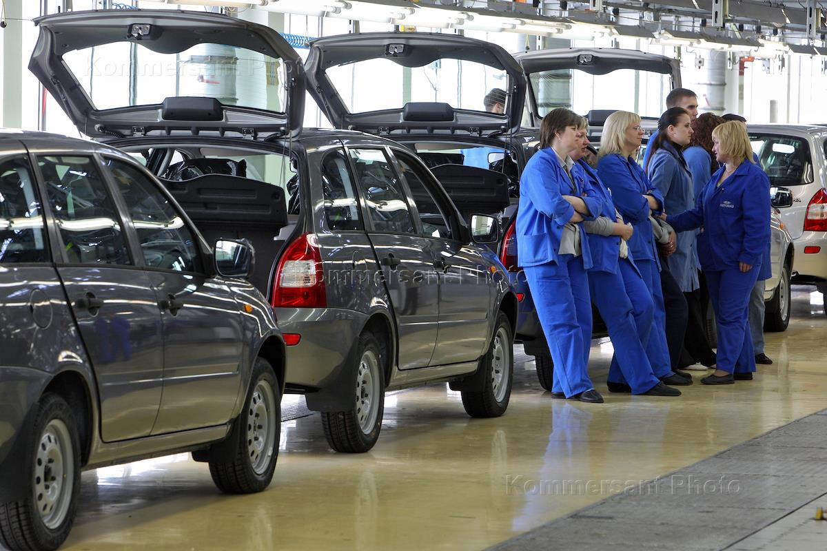 Работники автомобиля автомобиль. АВТОВАЗ отдел кадров. АВТОВАЗ цех экспедиции. Школа мастерства АВТОВАЗ. Должности на автозаводе.