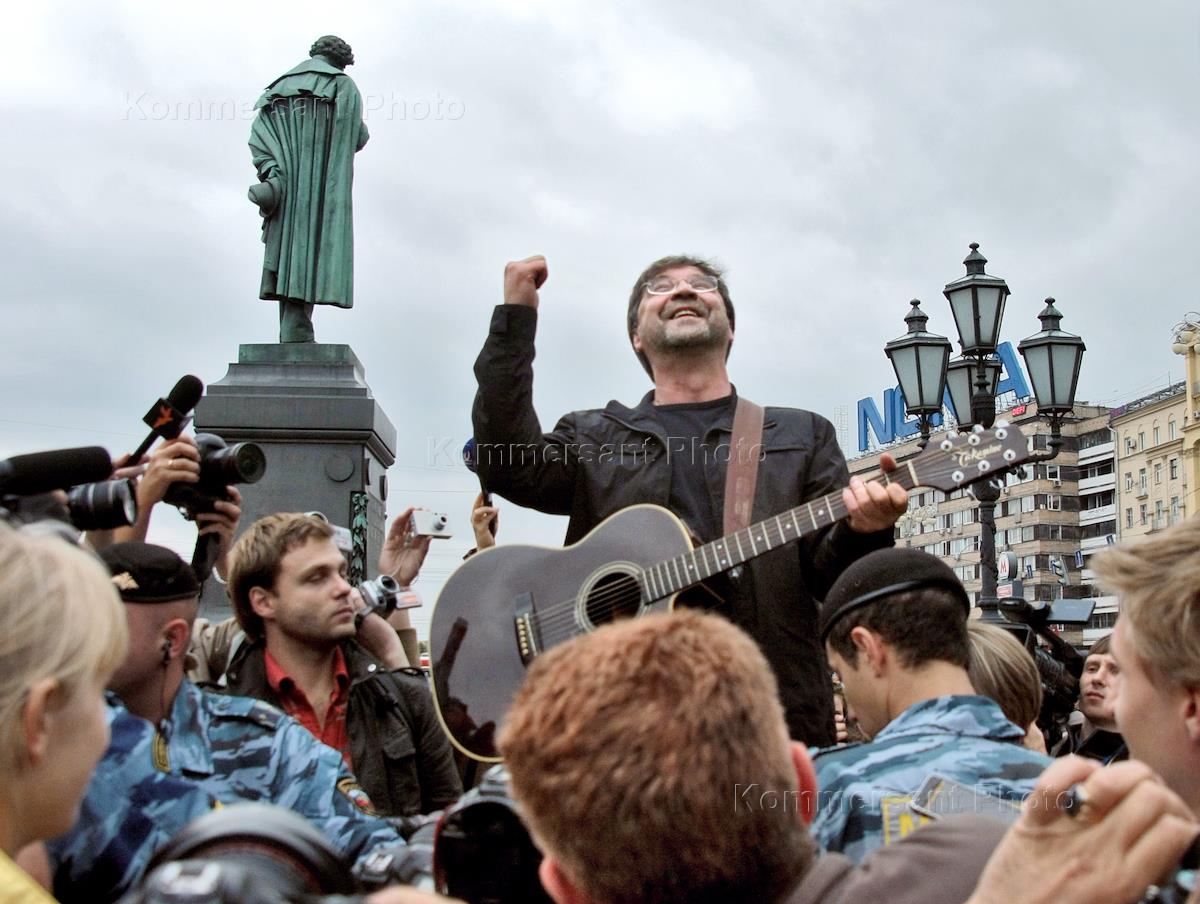 Будущее ждет нас концерт. Рок протест. Митинги на Пушкинской 1988. Варламов Химкинский лес Пушкинская концерт. Рок музыка протеста.