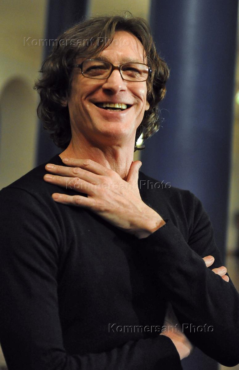 Начо дуато михайловский театр белая тьма. Балет начо дуато. Многогранность формы тишины и пустоты михайловский театр. Начо дуато хореограф. Балет начо дуато.