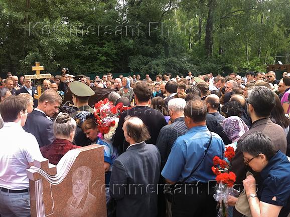 Прощание соколова с семьей. Могила Буданова полковника. Похороны полковника Буданова.