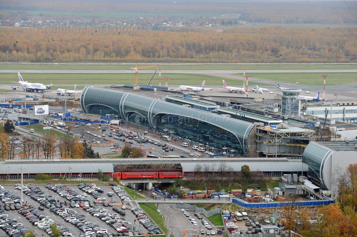 Аэропорты г москва. Аэропорт Домодедово. Московский аэропорт Домодедово. Аэропорт Домодедово 2005. Площадь аэропорта Домодедово.