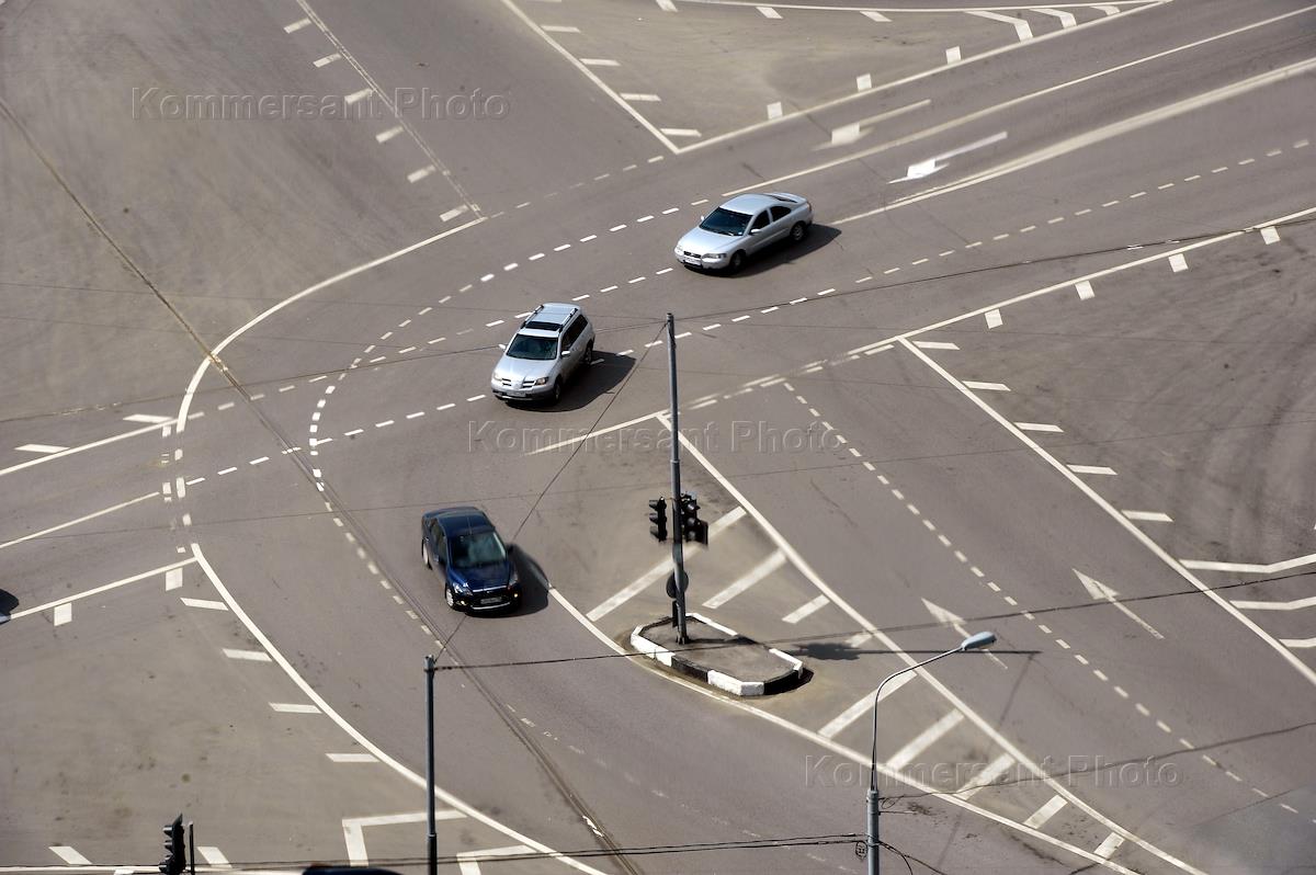 ответственность за оставление ребенка одного в машине. парковка автомобиля. параллельная парковка задним ходом между двумя автомобилями схема. можно ли оставлять машину открытой. парковка во дворе.