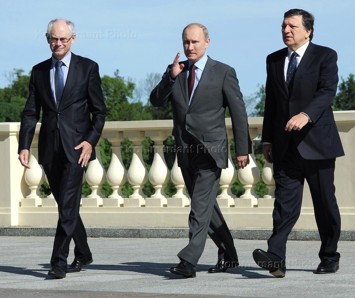 Саммит снг 2005. Путин на саммите. Саммит снг в санкт петербурге 2022. Саммит глав снг 2021 спб. Лидеры стран снг прибыли саммит в петербург 2022.