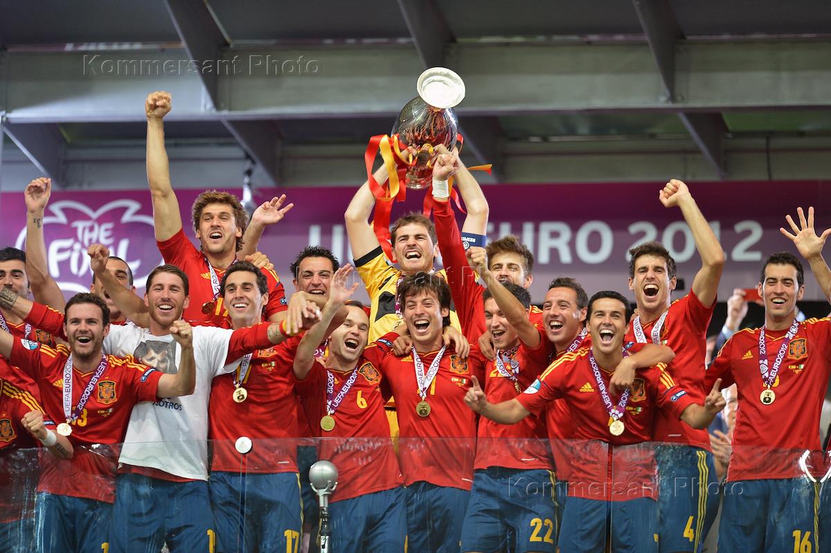 Сколько раз становилась чемпионом сборная команда испании. Чемпионат Европы 2012 финал. Красно зеленая команда Испания.