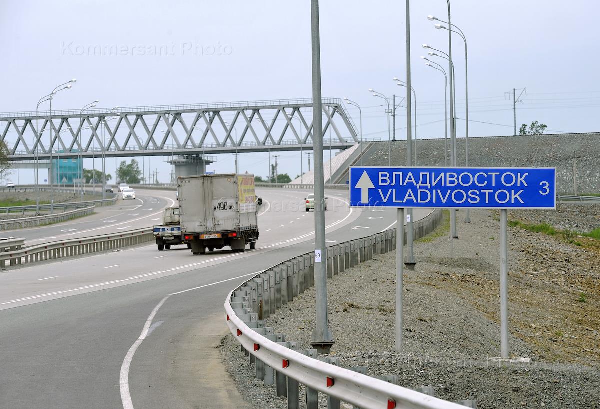 низководный мост де фриз седанка владивосток. пробки владивосток. трасса седанка патрокл. выезд из владивостока. набережная на русском острове владивосток.