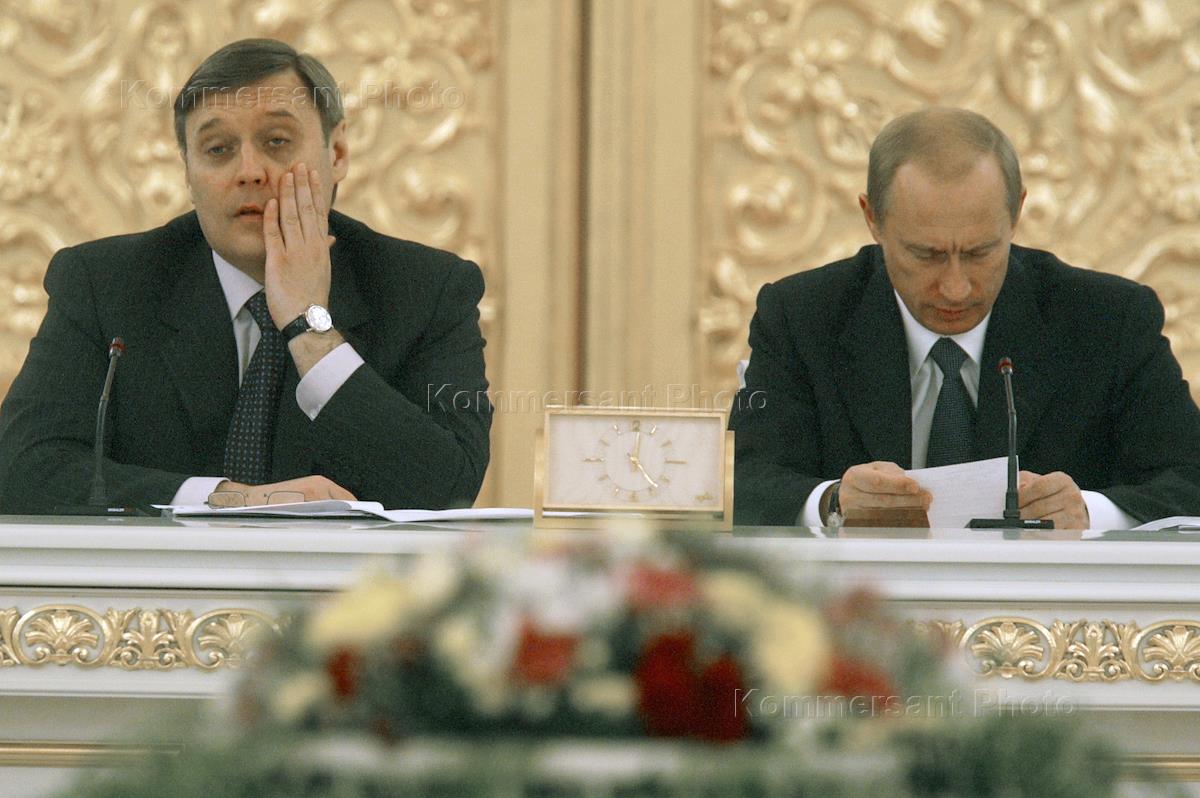 Первый премьер министр россии. Премьер министр России Касьянов. Касьянов премьер-министр 2004.