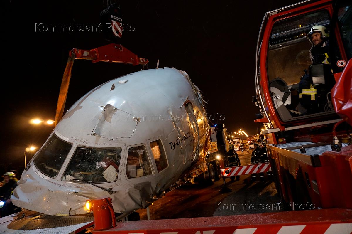 Самолет декабря. Ту-204 ред Вингс катастрофа во Внуково. Ту 204 Внуково катастрофа. Катастрофа ред Вингс во Внуково. Крушение ту 204 во Внуково 2012.