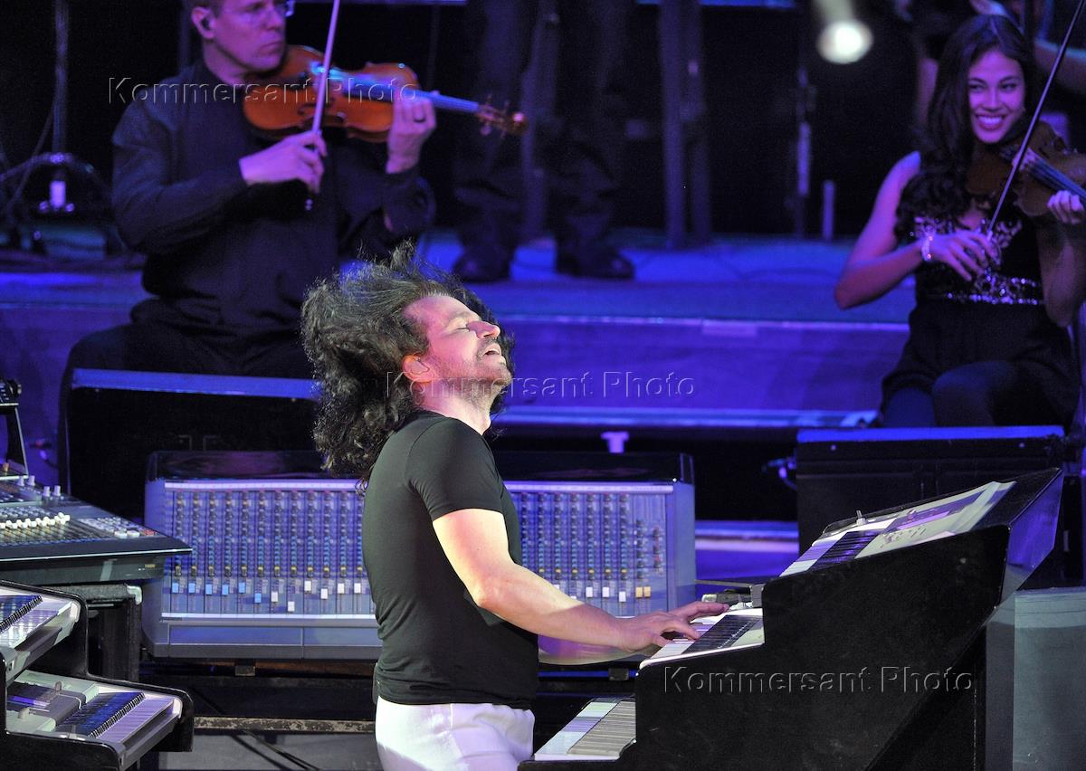 Концерты 2006 года. Группа тату в питере 2006. Концерт мадонны 2006 лужники. Янни хрисомаллис 2006. Концерт 2006 год.