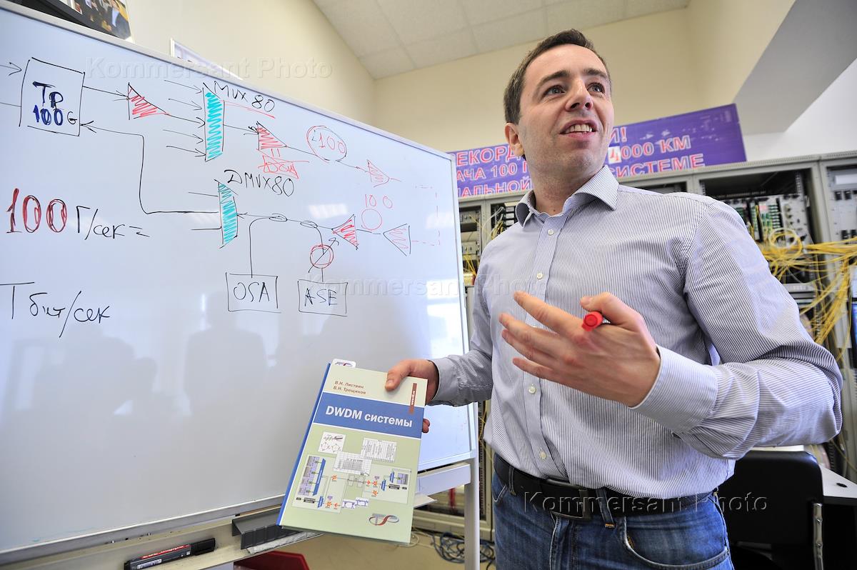 Глава предприятия 8. Деловой портрет мужчины в офисе. Глава предприятия 8. Глава предприятия 8. Менеджер руководитель.