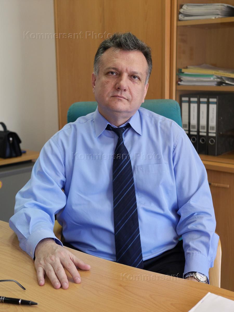 Руководитель сервис центра. Авторизованных реселлеров apple. Руководитель сервис центра. Поляков виктор владимирович. Руководитель сервис центра.