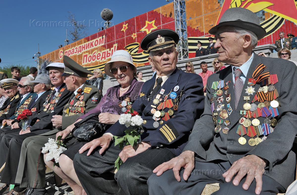 Сегодня праздник день победы отмечает вся страна