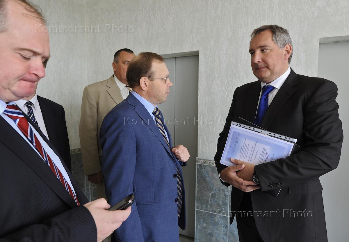 Председатель военно промышленной комиссии. Рогозин и замминистра. Рабочая группа центрального военно-промышленного комитета - фото.