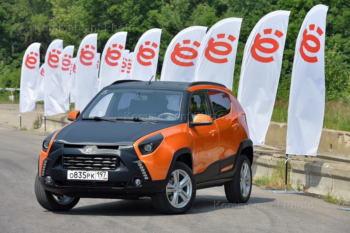 Е мобиль завод. Ё-мобиль 2022. Российский электромобиль ё-мобиль. Ё-мобиль гибридный автомобиль. Ё-мобиль кроссовер.