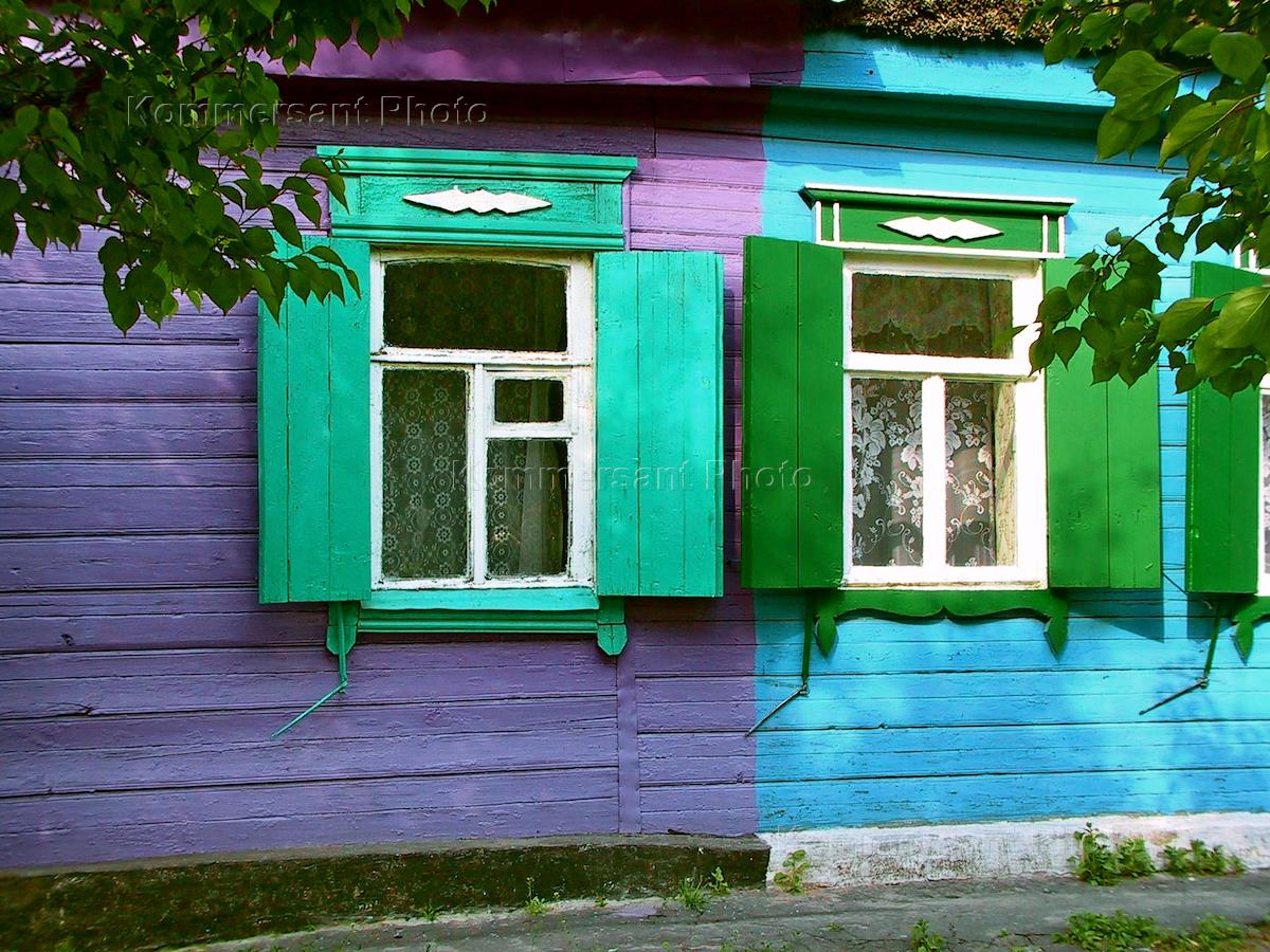 Покраска старого дома краской