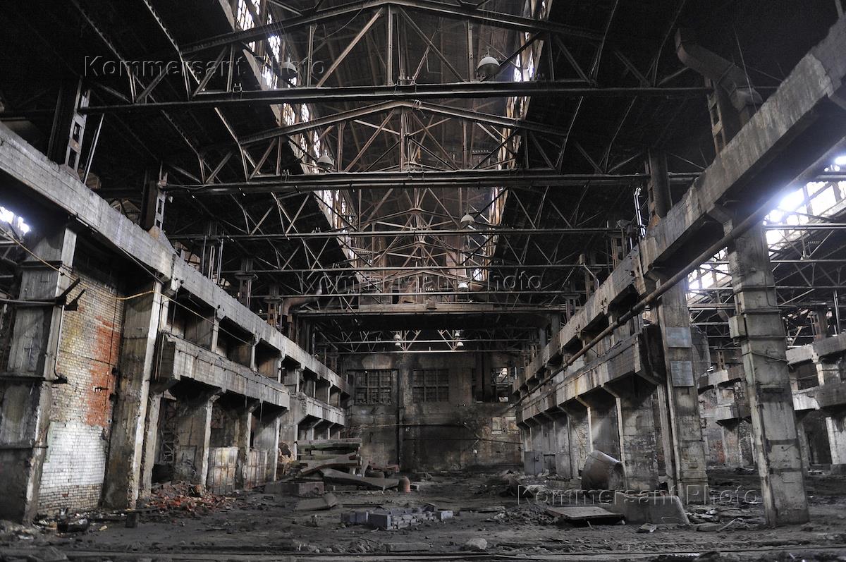 закроются ли заводы. развалины цеха. липецкий завод металлоконструкций форвард. алюминиевый завод люди. завод кимберли кларк в нигерии.